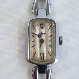 Наручные часы "Луч" со сломанной стрелкой, тикают, СССР
